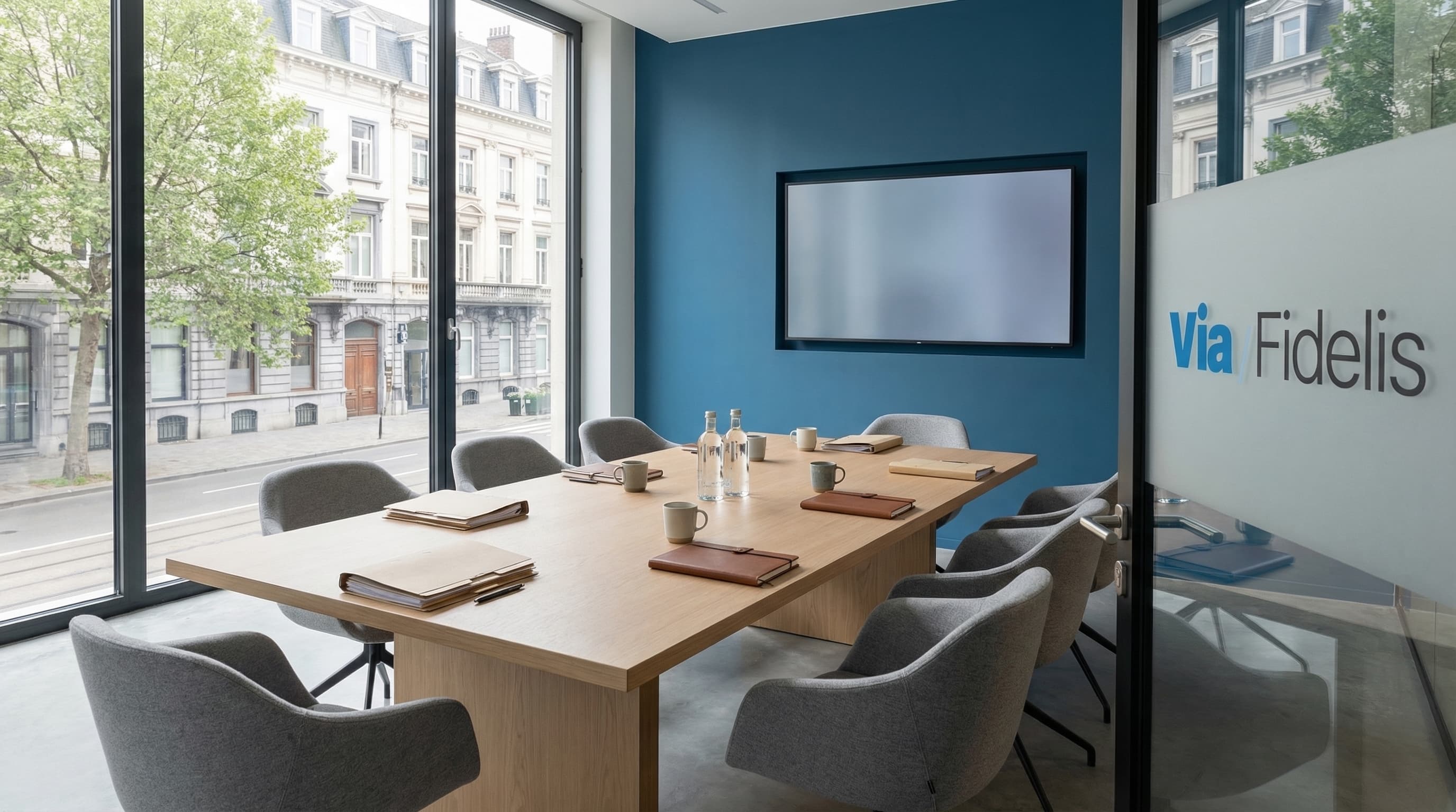 Espace de réunion ViaFidelis, bureau lumineux avec ambiance professionnelle et chaleureuse